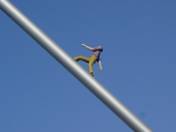 Orangerie - CESR - Man walking to the sky